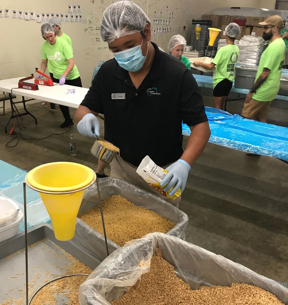 Antonio-volunteering-feed-the-hungry